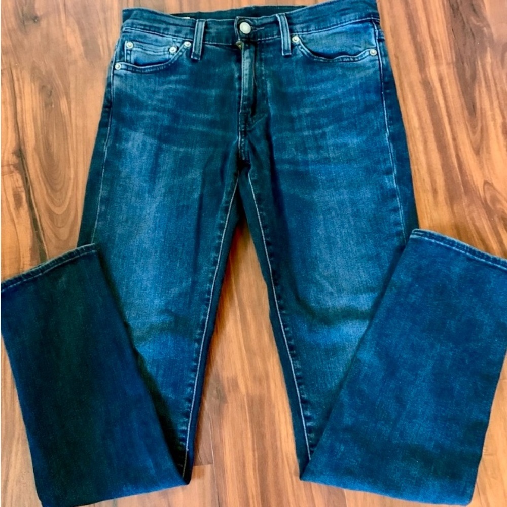 LN MEN’S 511 PREMIUM LEVI JEANS. SLIM FIT, DARK WASH.